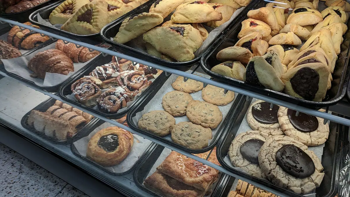 T Atkinson & Son Family Baker – bakery in Stainforth town centre